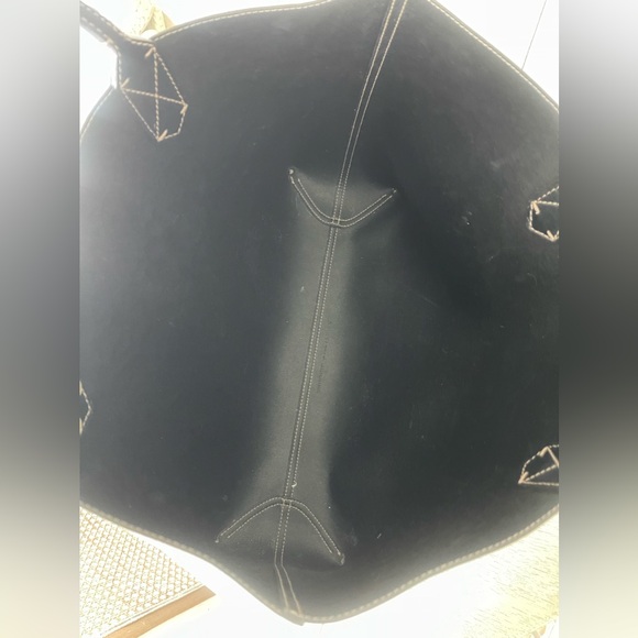 Authentic, good condition overall except the handles are a little worn off - Picture 3 of 5